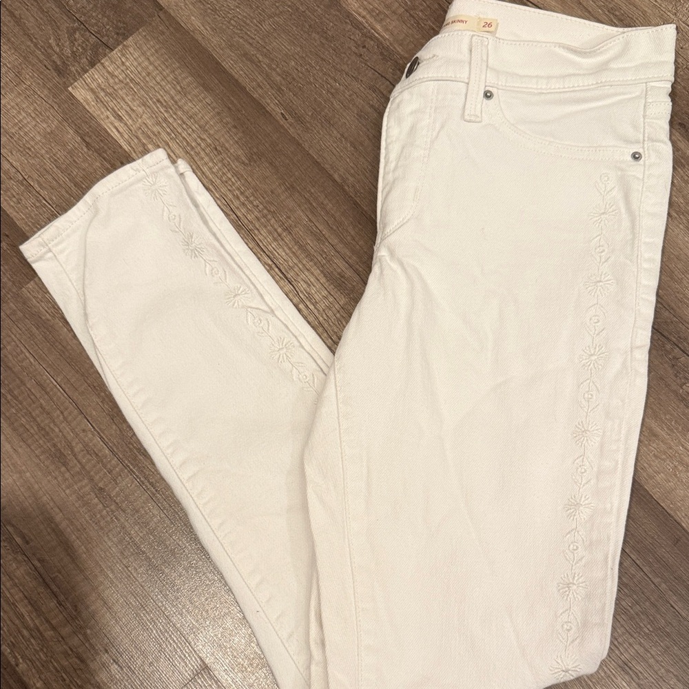 Levi Sz 26 Embroidered floral Women's white Jeans